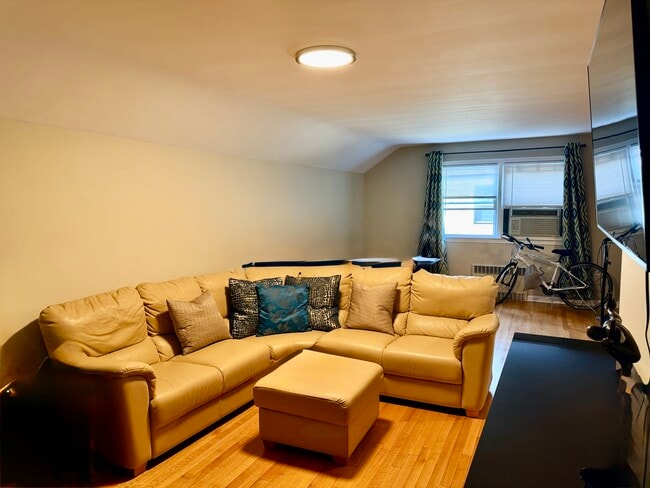 66 Lincoln Ave E Unit for Rent
