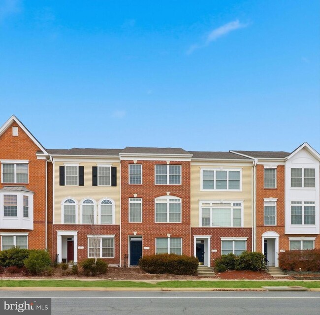 Building Photo - 25013 Riding Center Dr