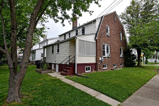 Photo - 600 23rd St S