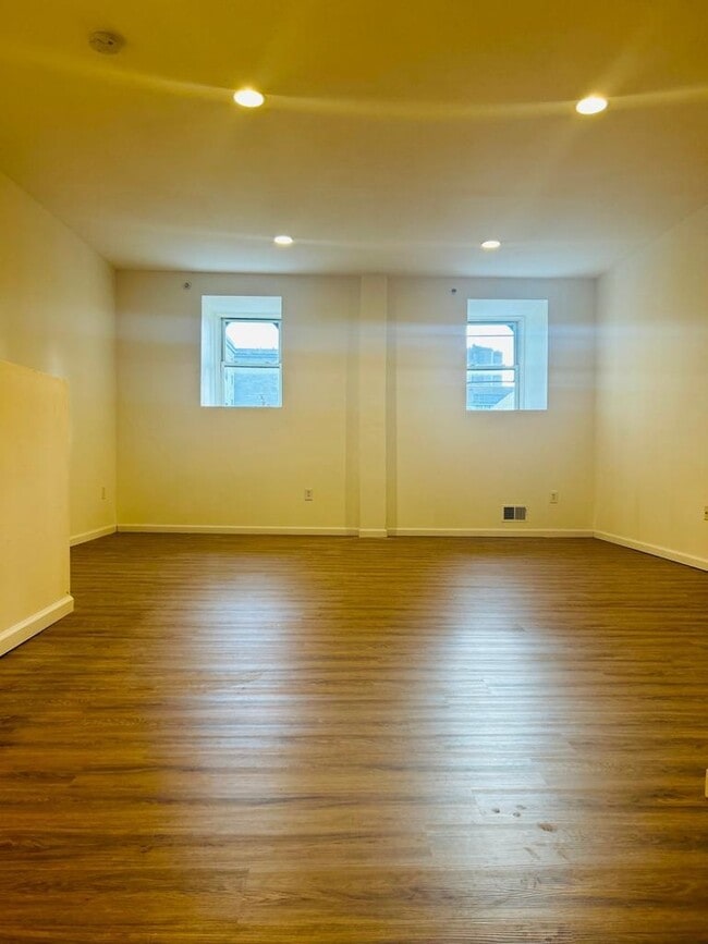 Photo - 5 Broad St Unit 2