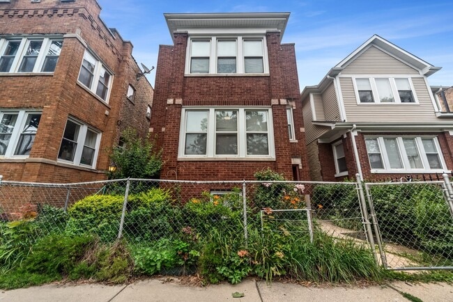Building Photo - 5017 N Sawyer Ave