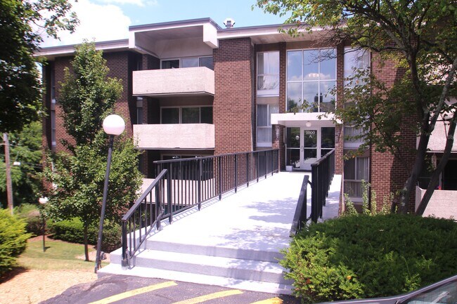 Photo - 1401 Charlemagne Cir Unidad 1401 Rental