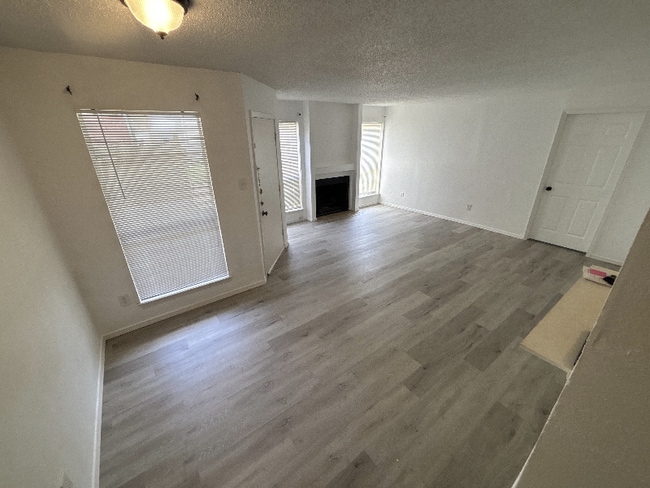 Building Photo - 919 S Weatherred Dr Unit 121