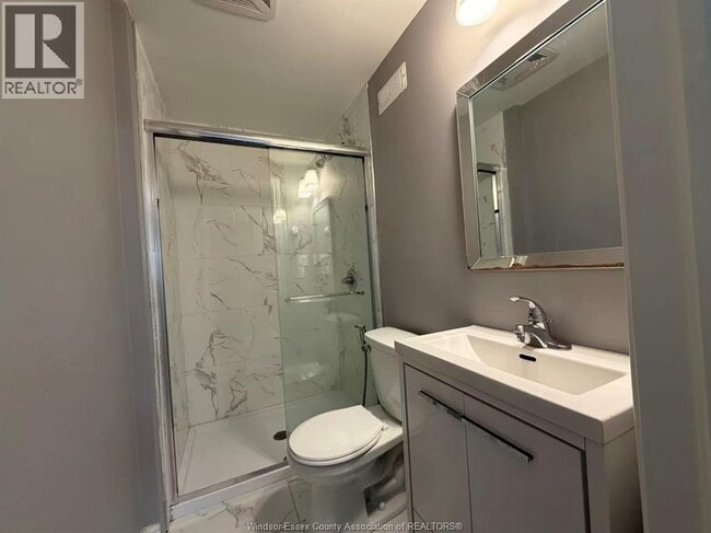 Photo - 495 McEwan Ave