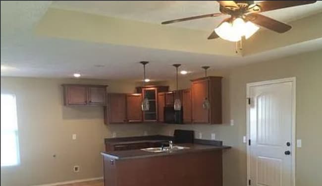 Photo - 3 Bed, 2Bath, 2 Car Garage, with Fenced in Yard!!