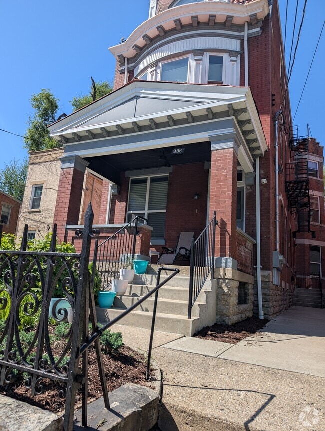 Building Photo - 836 York St Unit 3rd Fl Rental
