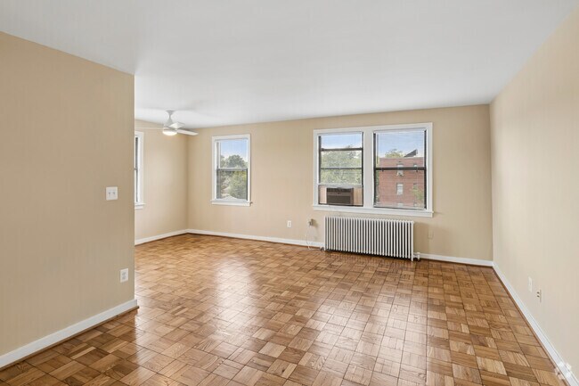 1BR, 1BA - 600SF - Living Room - The MacArthur Apartments