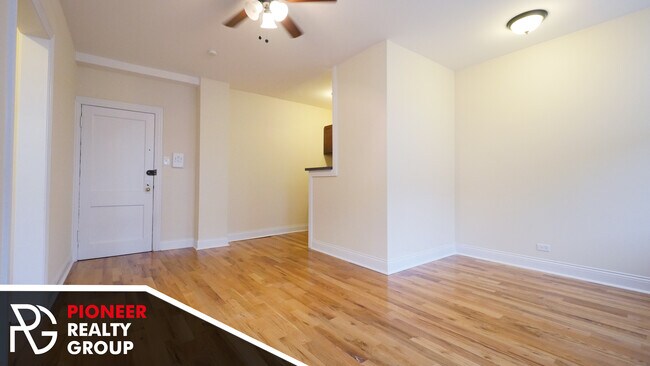 Photo - 812 W Diversey Pky