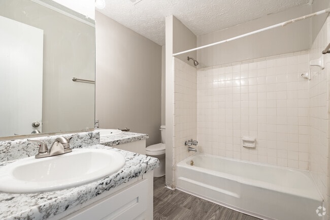 2BR, 1.5BA - 1015SF
