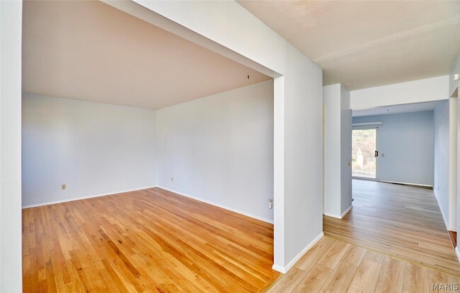 Photo - 815 Montmartre Ct