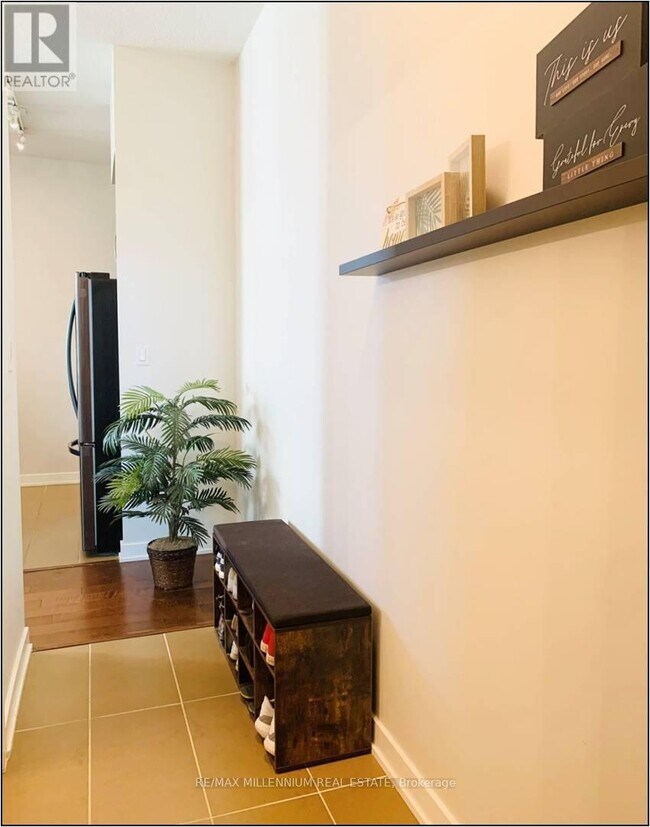 Photo - 4070 Confederation Pkwy Unité 502