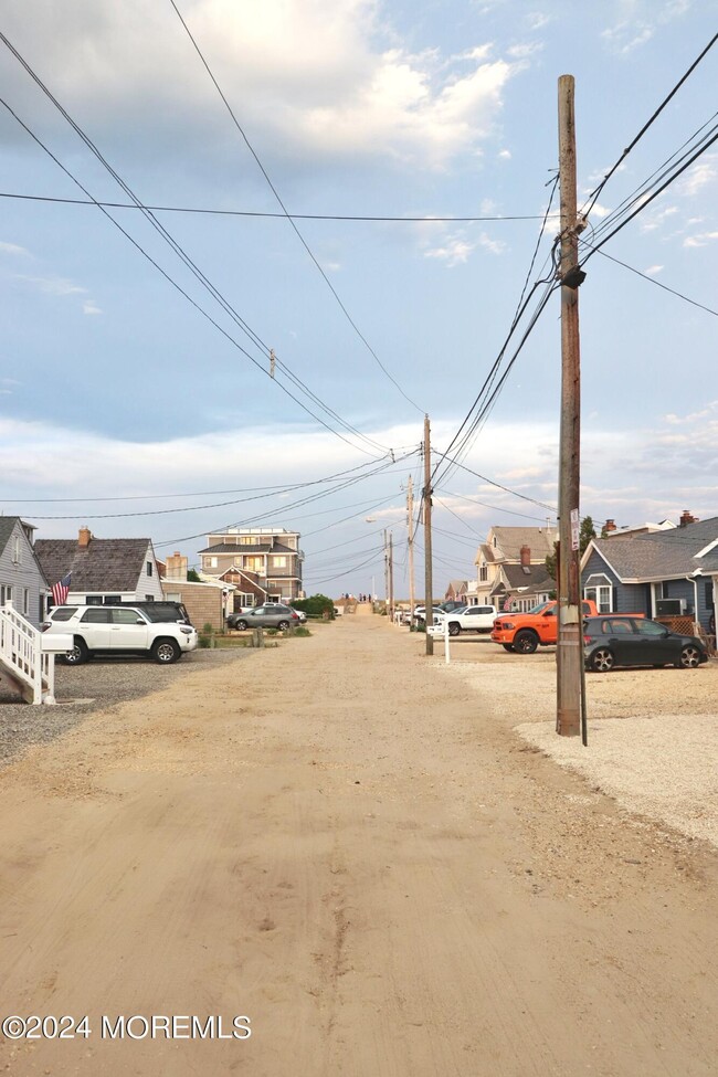 116 E Kupper Dr