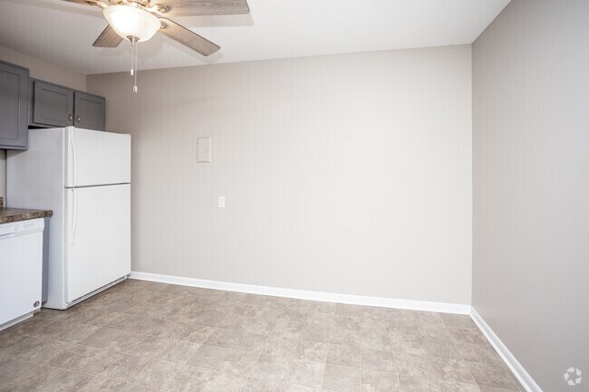 2BR, 1.5BA - 800 SF