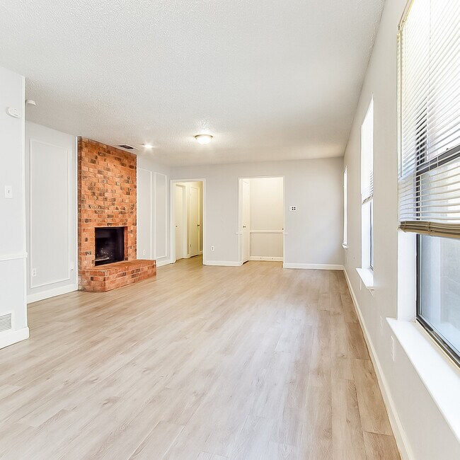 Photo - 2404 Kingsford Ct