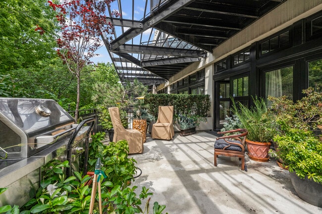 Building Photo - 1070 W 15th St Unit 147 Rental
