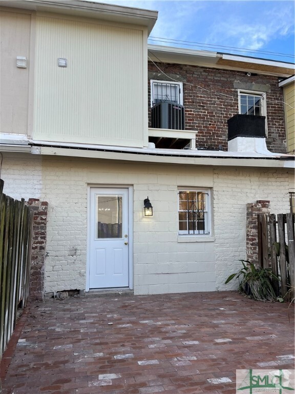 Building Photo - 242 Price St Rental