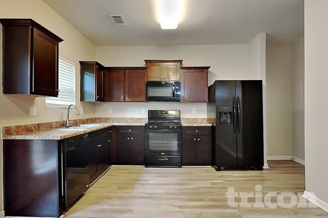 Photo - 1042 Sutherland Dr
