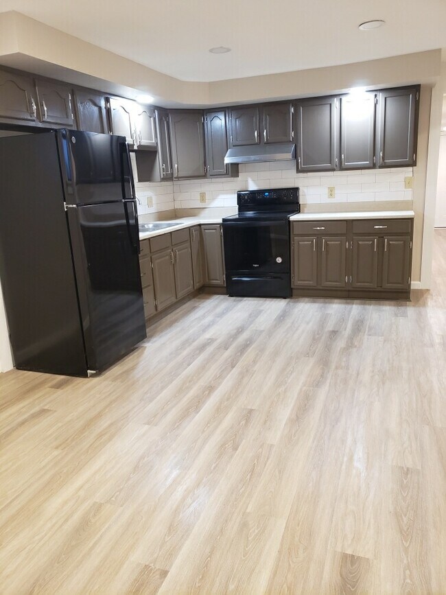 Photo - 107 W Biddle St