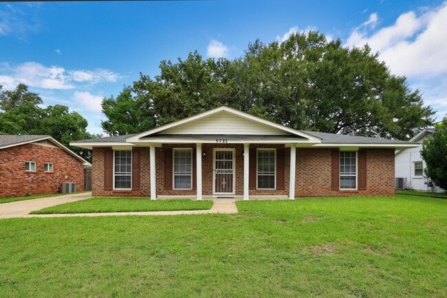 Building Photo - 5731 Roxboro Dr