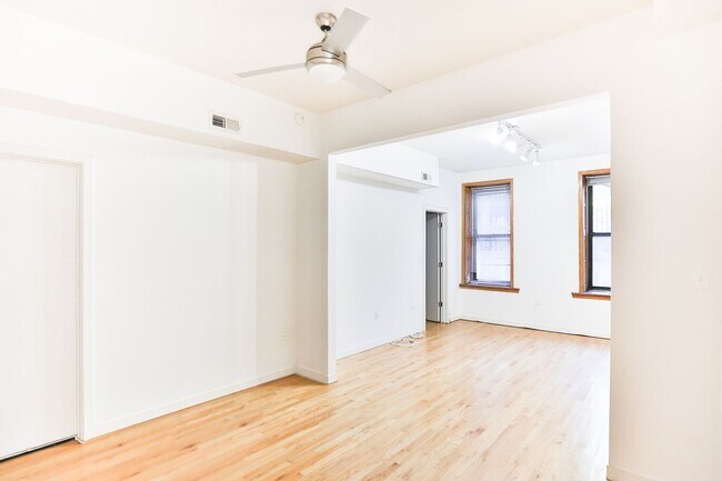 Photo - Nice Wicker Park 2 Bed. Big Bedrooms. All New. Close to the EL. Laundry. Free Internet. Patio Space. Unit 1F