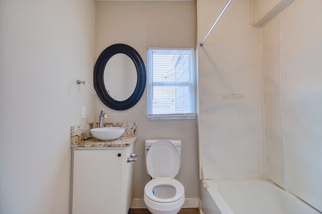 Photo - 3201 Adelia St