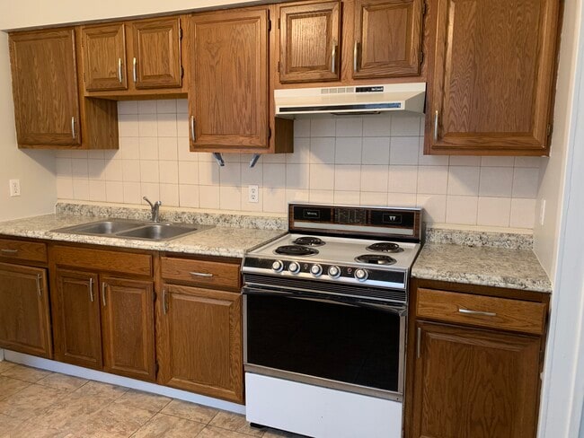 Building Photo - 325 Adrain St Unit 1