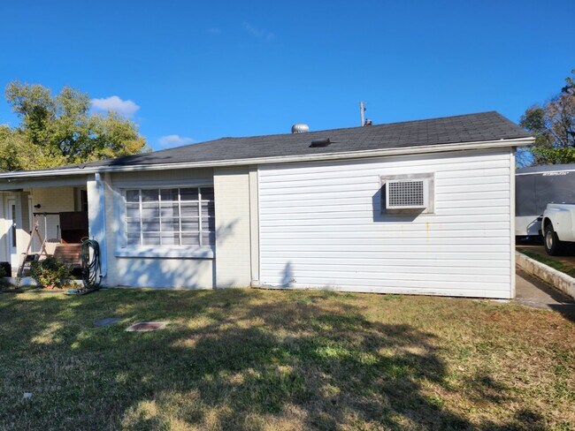349B HICKORY HEIGHTS - 2BD-1BA Near APSU and Downtown!!!