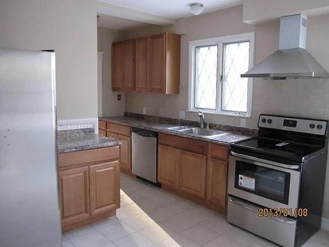 Building Photo - 4 Wilson Ave Unit #1