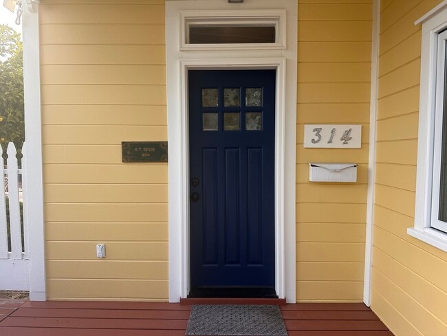 Building Photo - PG Victorian