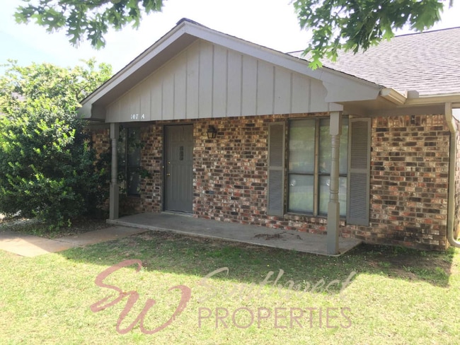 Building Photo - 3 bedroom 2 bath in an excellent neighborhood Unit A