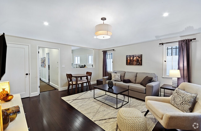Building Photo - 1118 Poinsettia Dr Unit 1120 Lower Rental