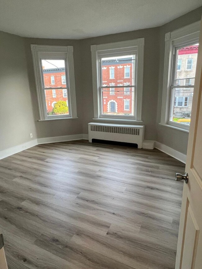 Photo - Newly Renovated 3 Bedroom Section 8 are We... Apartment Unit 1E