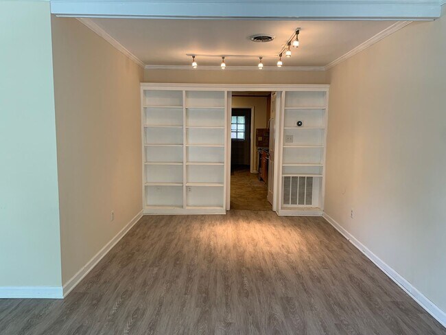 Photo - 1300 Garden Crest Cir