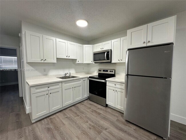 Photo - 3660 NE 11th Ave Unidad 3