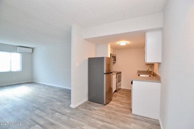 Photo - 44 E Roanoke Ave Unidad 4