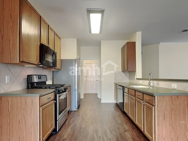 Photo - 221 Covent Dr