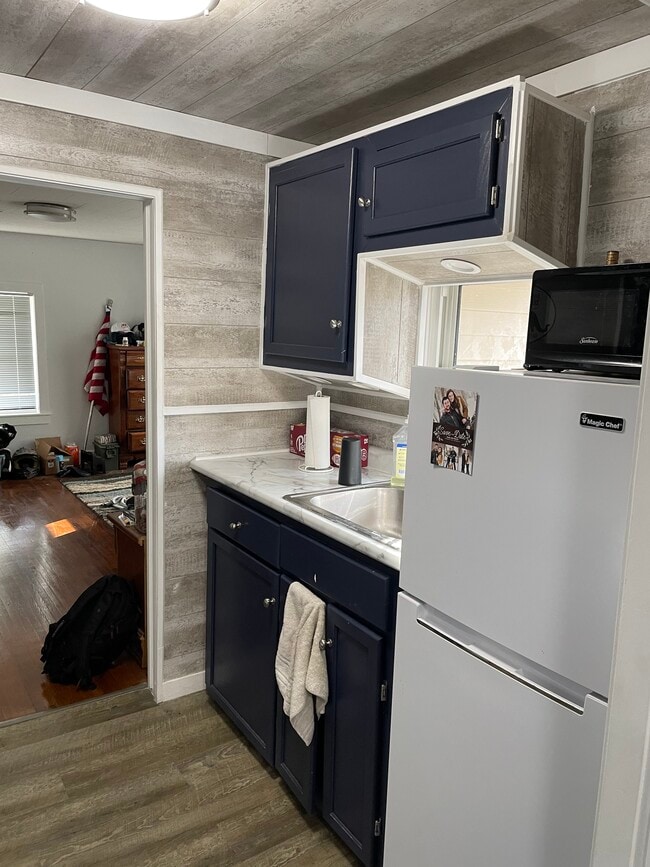 Kitchen - 108 Glenwood Ave