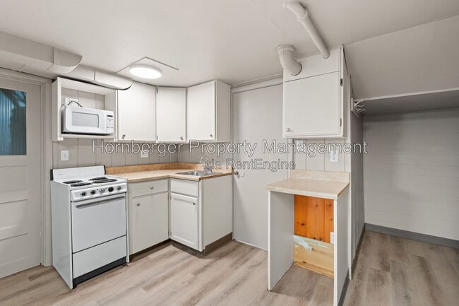 Photo - 1619 N Oak St Unit B