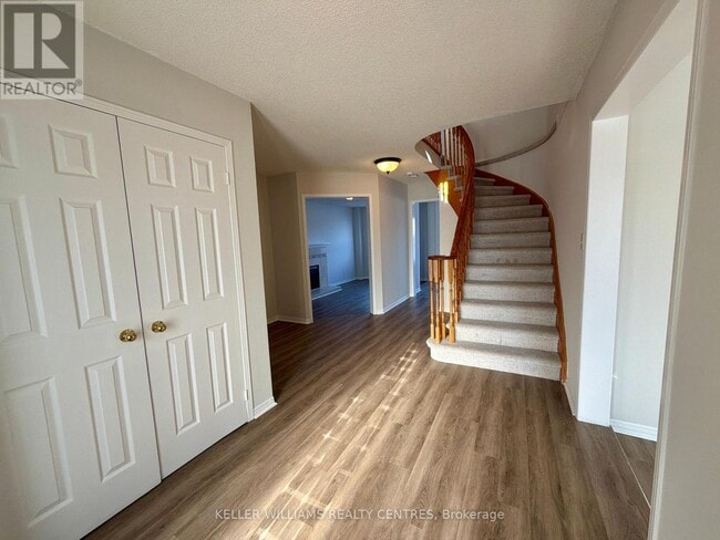 Photo - 302 Livingstone St W