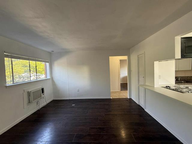 Building Photo - 321 La Salle Dr