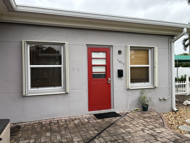 Front door - 1017 N 16th Ct Apartments Unit 1017