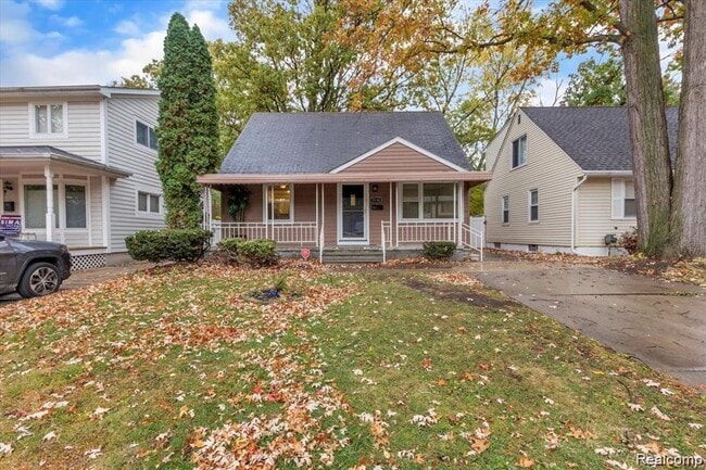 Building Photo - Elegance Turn-Key 3BR/3BA Home Steps from Beaumont – Fully Updated & Ideally Located