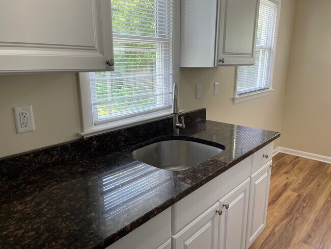 Photo - 689 Newhall St