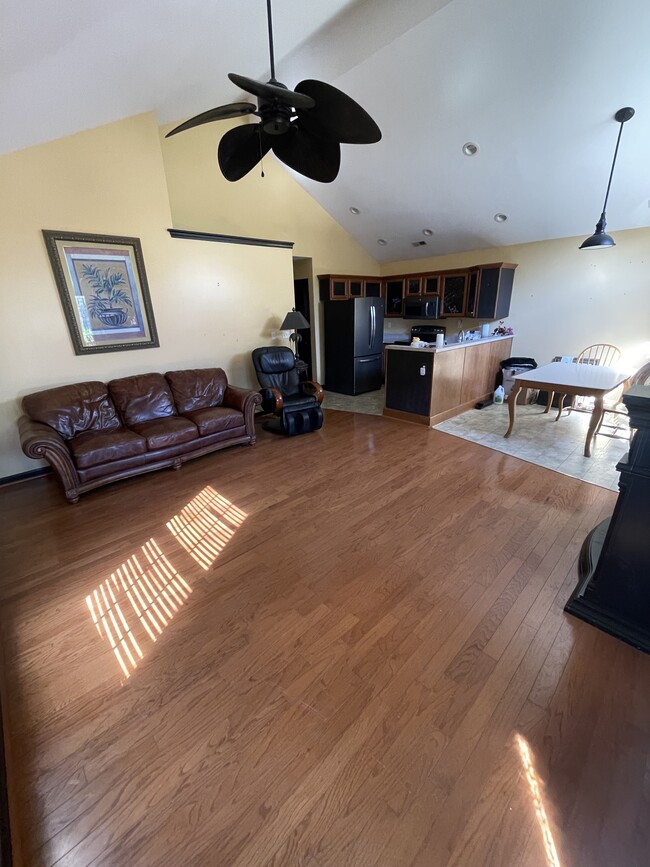 Photo - 601 Colonial Ct Unit E