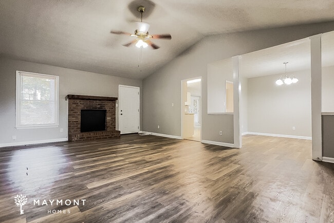 804 Brook Hollow Cir SE