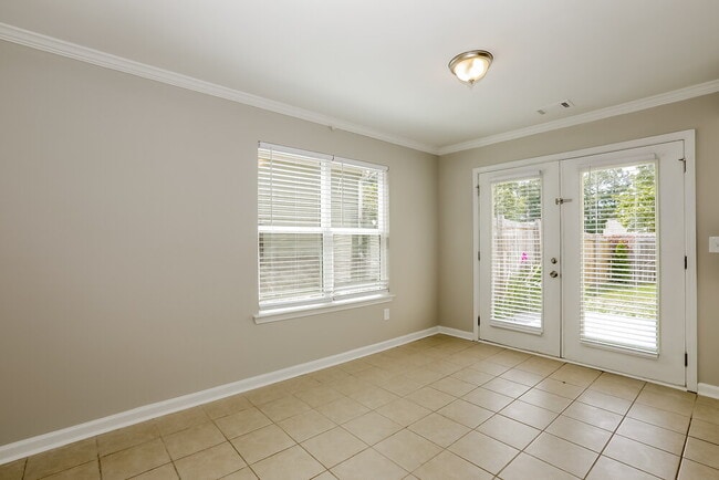 Photo - 505 Walnut Woods Dr