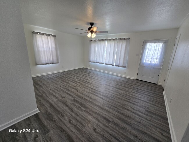 Photo - 1906 S Washington St