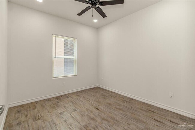 Photo - 900 E Redbud Ave Unidad 16A-a4