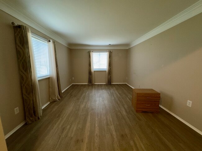 Photo - 20037 Village Green Ct