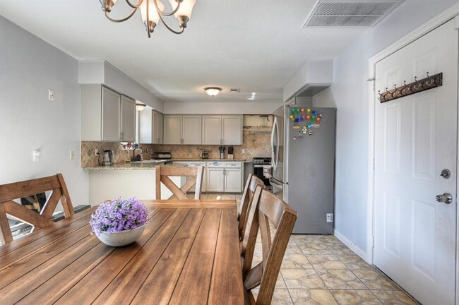 Photo - 9527 Vilven Ln